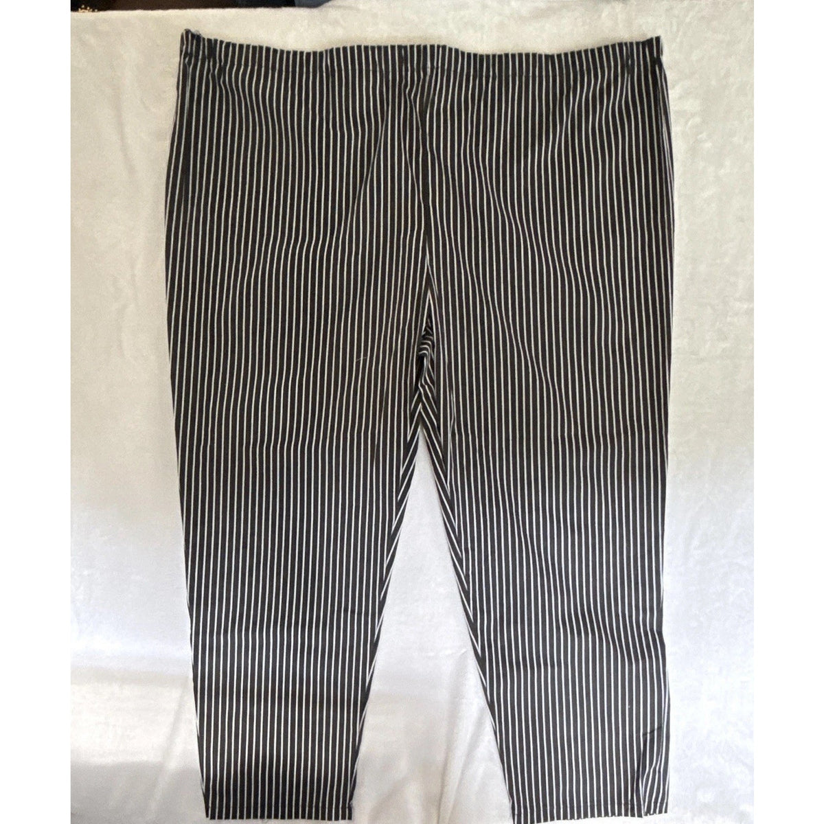 FUN Men's Gangster Black/White Pinstripe Costume Outfit w/ Tie 5X Polyester