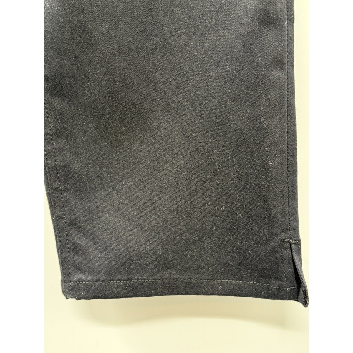 Liz Claiborne pants Women’s Black 5 Pocket Capri Crop Women 12 Midrise 5 Pocket