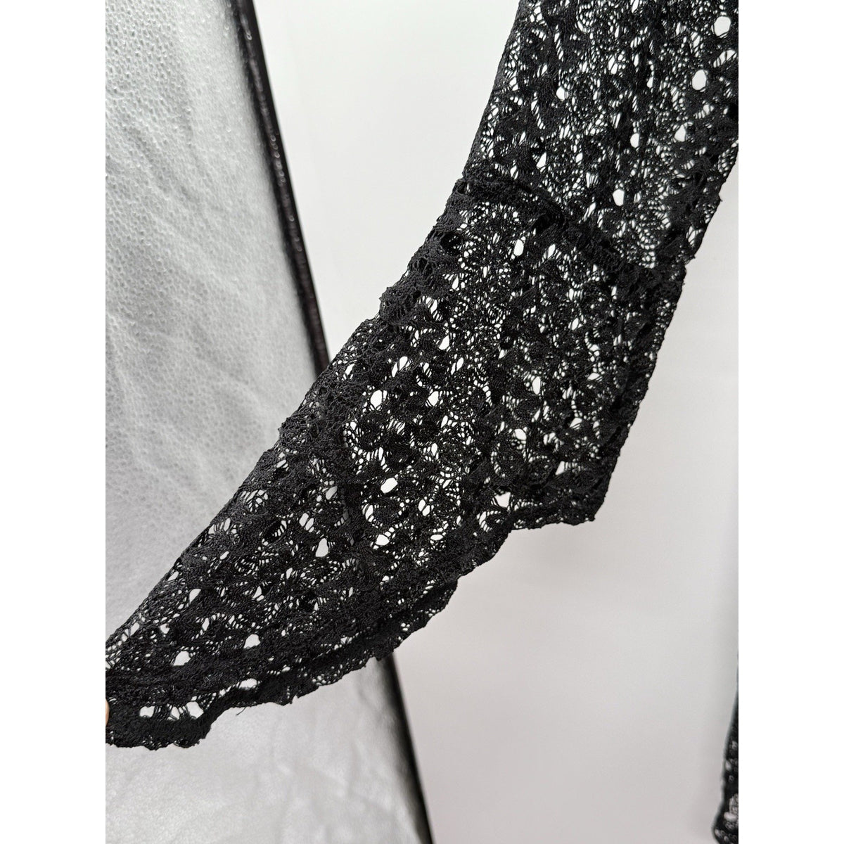 New Directions Women’s Black Lace Tunic Top L 3/4 Sleeve Sharkbite Hem Sheer