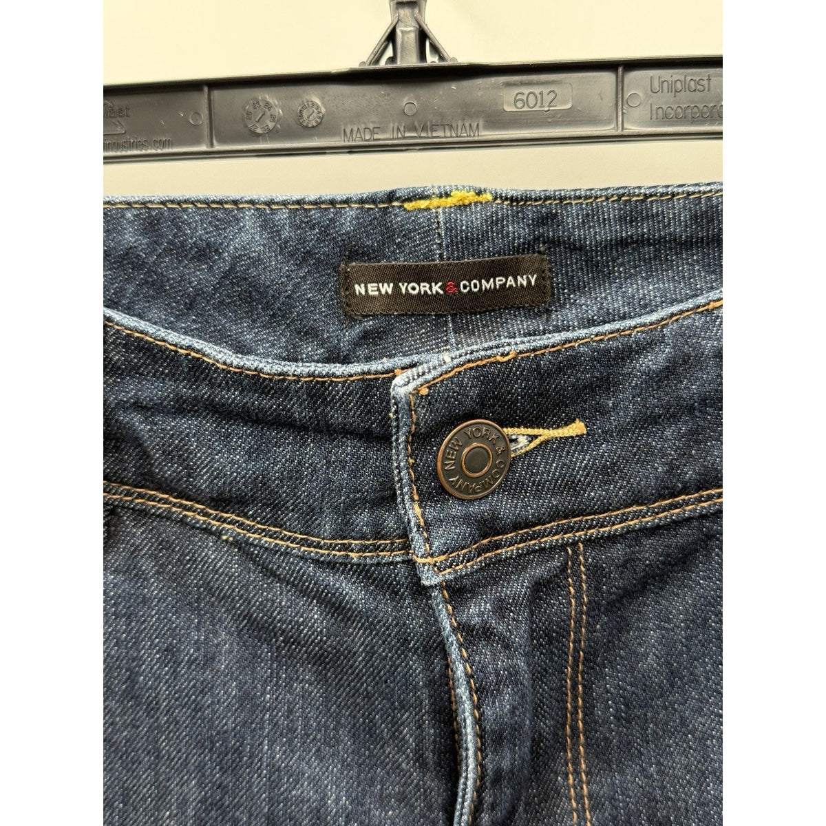 New York & Company Womens Size 10 Dark Wash Denim Capri Jeans Stretch Mid Rise