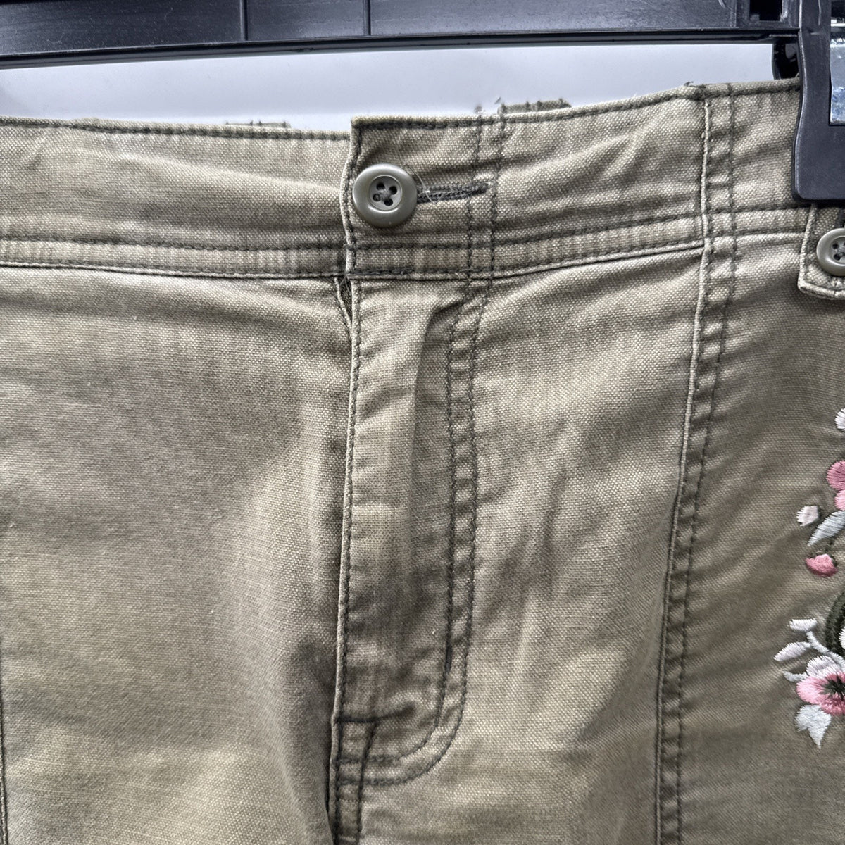 Lane Bryant Shorts Women's Size 18 Floral Embroidered Girlfriend Khaki Green