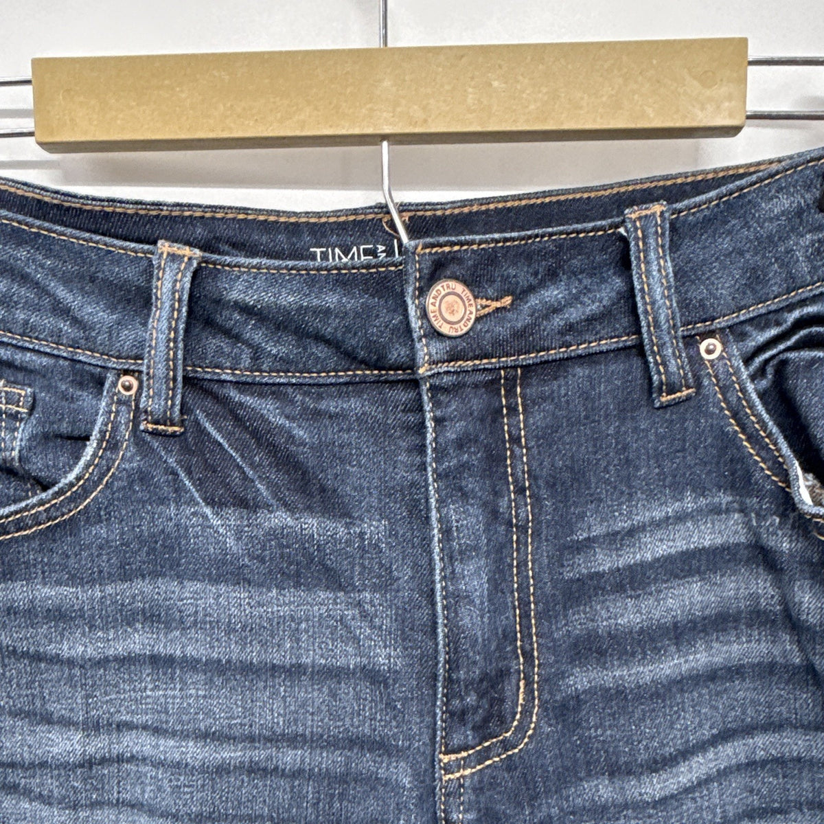 Time and Tru Women’s Size 16 Mid Rise Dark Wash Distressed Cuffed Capri Jeans