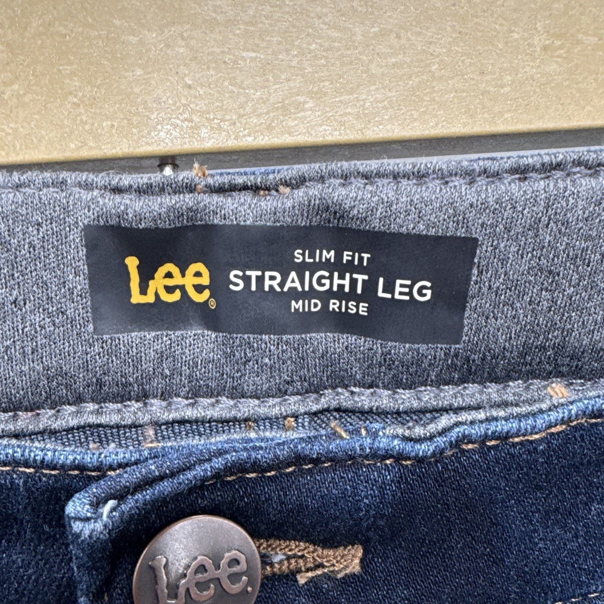 Lee Women’s Slim Fit Mid Rise Straight Leg Stretch Jeans Dark Wash Sz 16 Short