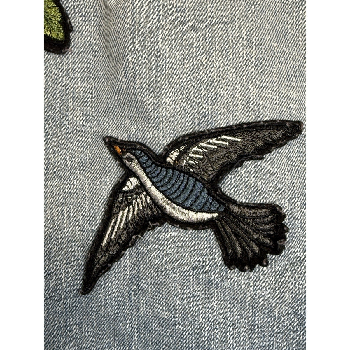 Cisono Denim Collection Light Wash Distressed Denim Jacket Floral Bird Patch L
