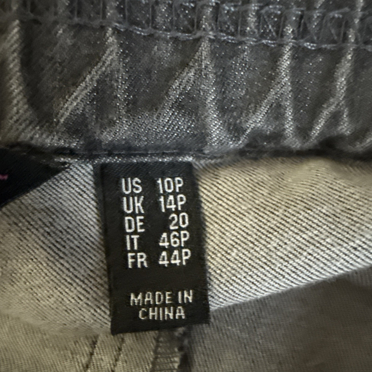 Isaac Mizrahi Pull On Women's Jeans size 10P Faded Black Denim 28” Inseam