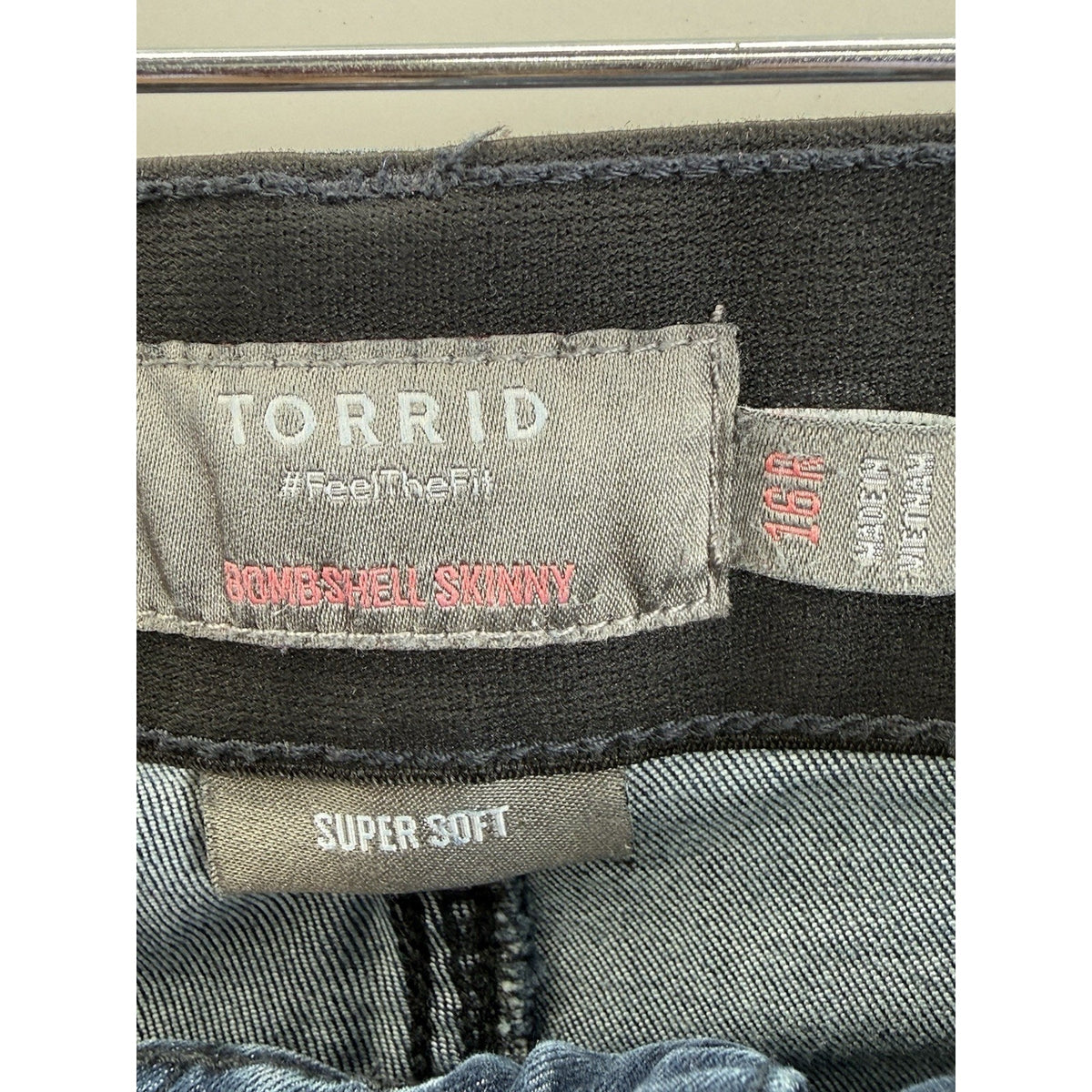 Torrid 16R Jeans Bombshell Skinny Dark Wash Stretch Denim Mid Rise Distressed