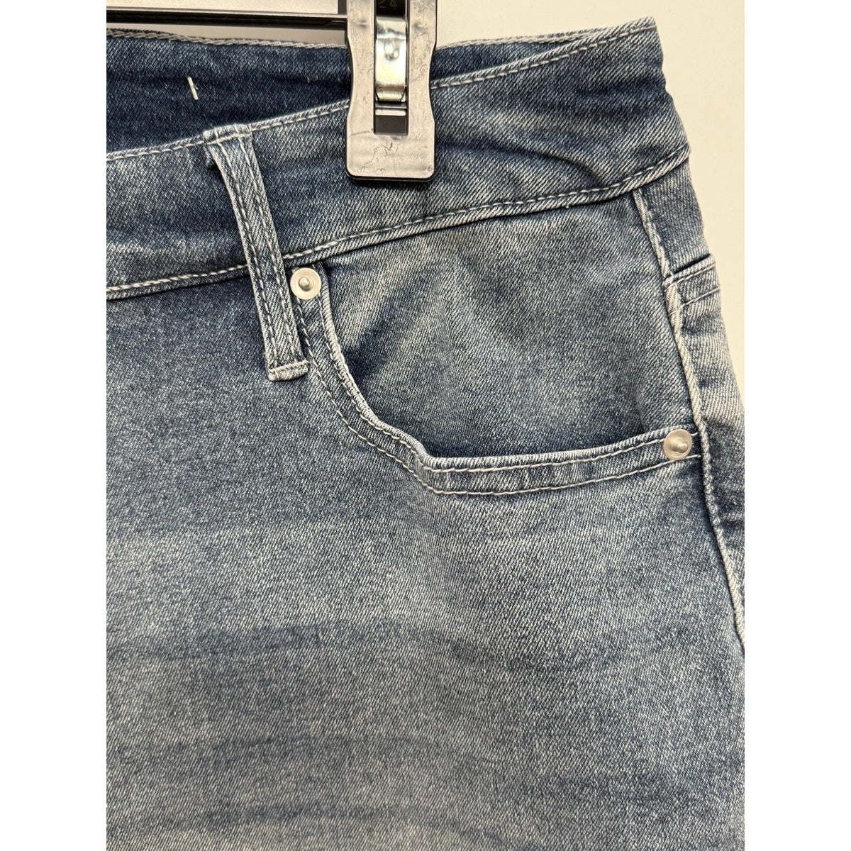EST. 1946 Cato Denim Women Plus Size 16W Hi-Rise Cropped Blue Floral Embroidered