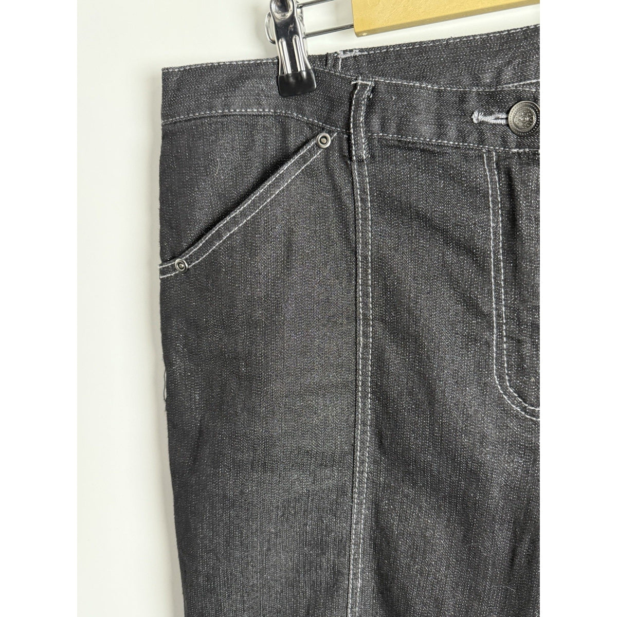 Hearts of Palm Women's Black Metallic Embellished Crop Jean Size 14