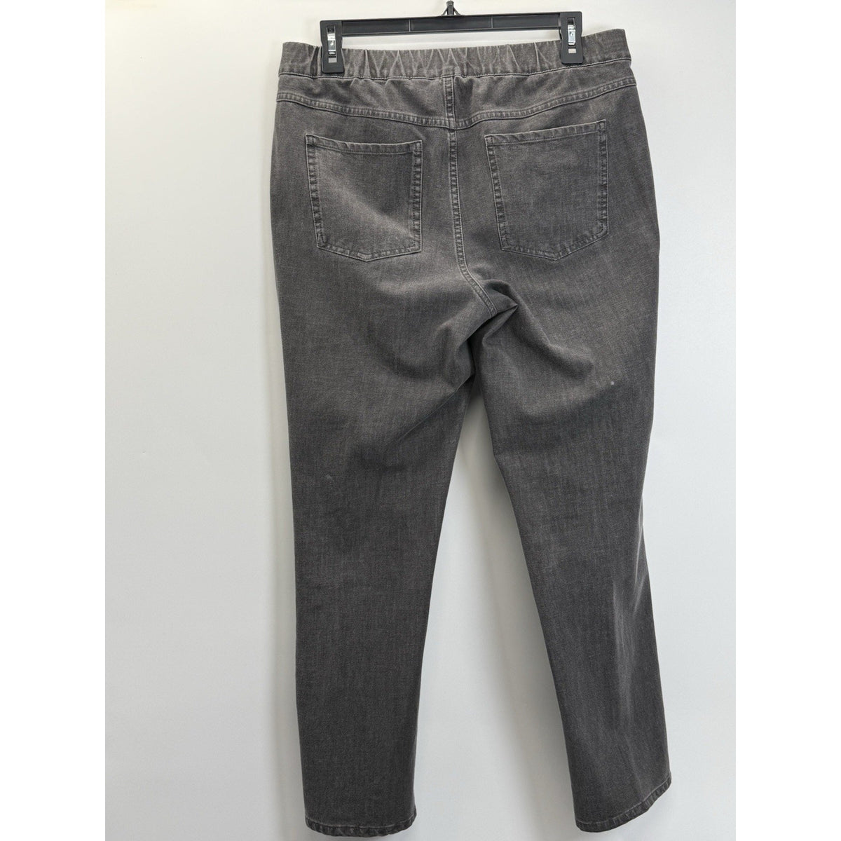 Isaac Mizrahi Pull On Women's Jeans size 10P Faded Black Denim 28” Inseam