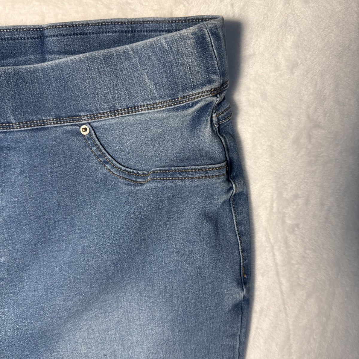 Terra & Sky Woman's 1X Pull On Jean Jeggings High Rise Stretch Casual lightwash