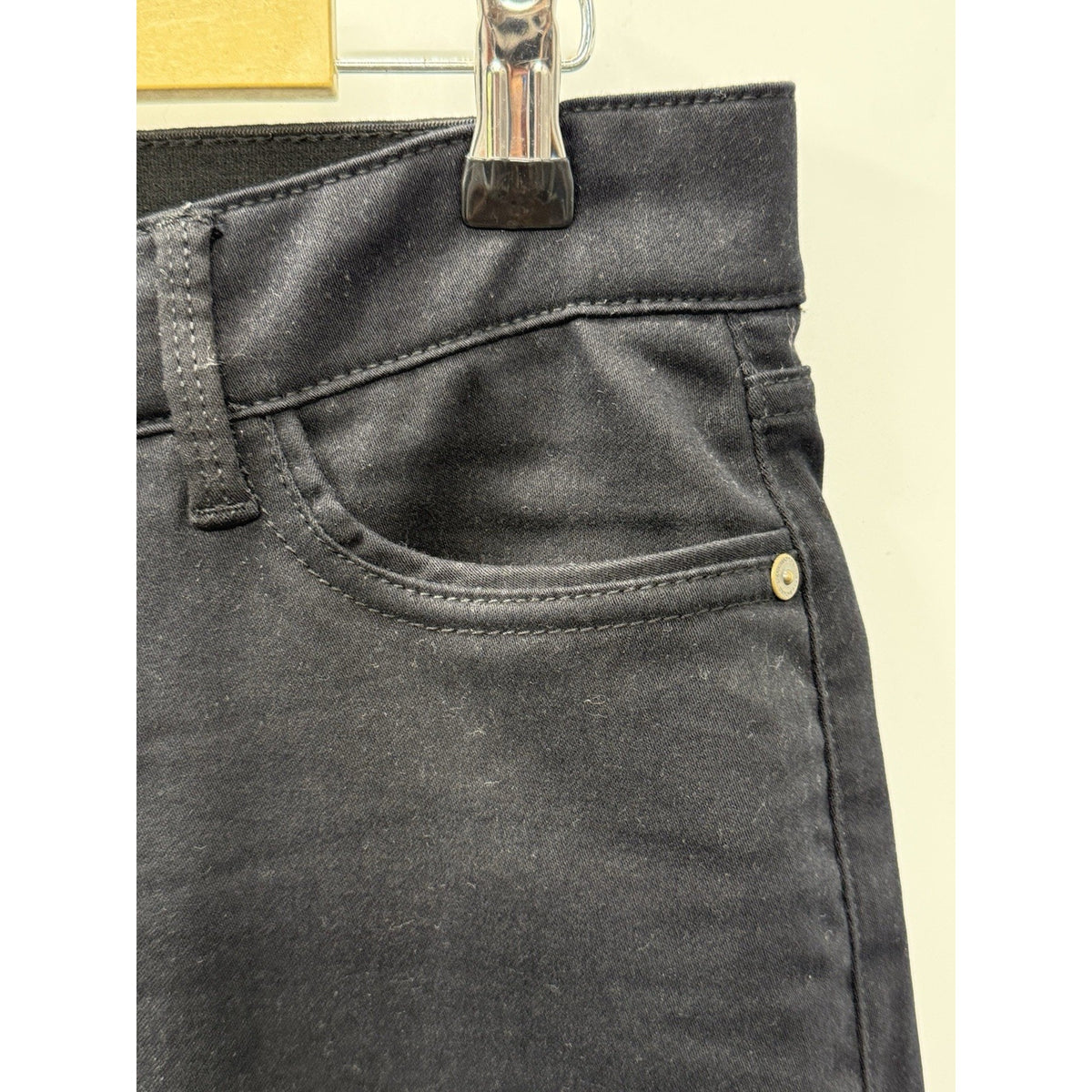 Liz Claiborne pants Women’s Black 5 Pocket Capri Crop Women 12 Midrise 5 Pocket