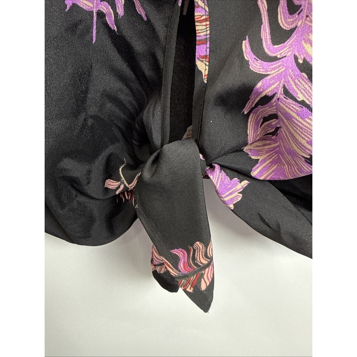 Jaclyn Smith Size Medium Black Feather Top Tie Front Long Sleeve V-Neck Collar