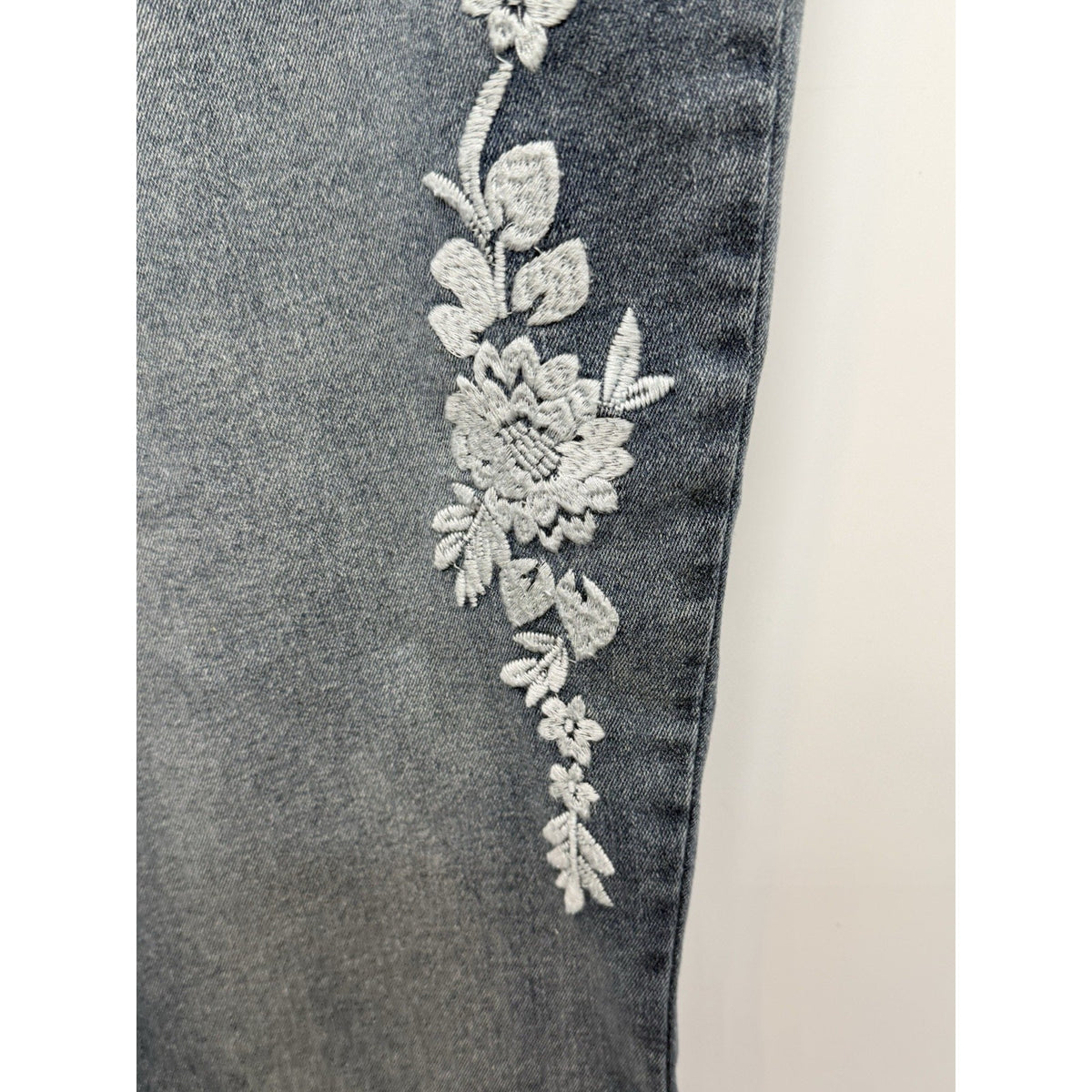 EST. 1946 Cato Denim Women Plus Size 16W Hi-Rise Cropped Blue Floral Embroidered
