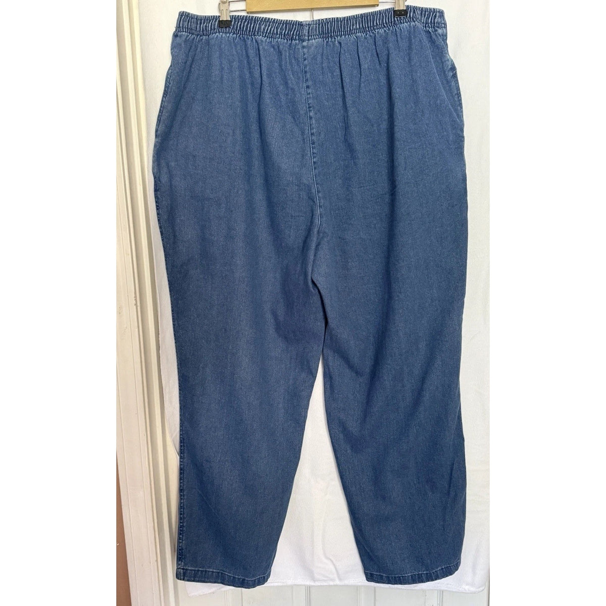 Carol's Denim's Women 2X Pull On Elastic Waist High Rise Tapered Jeans Blue