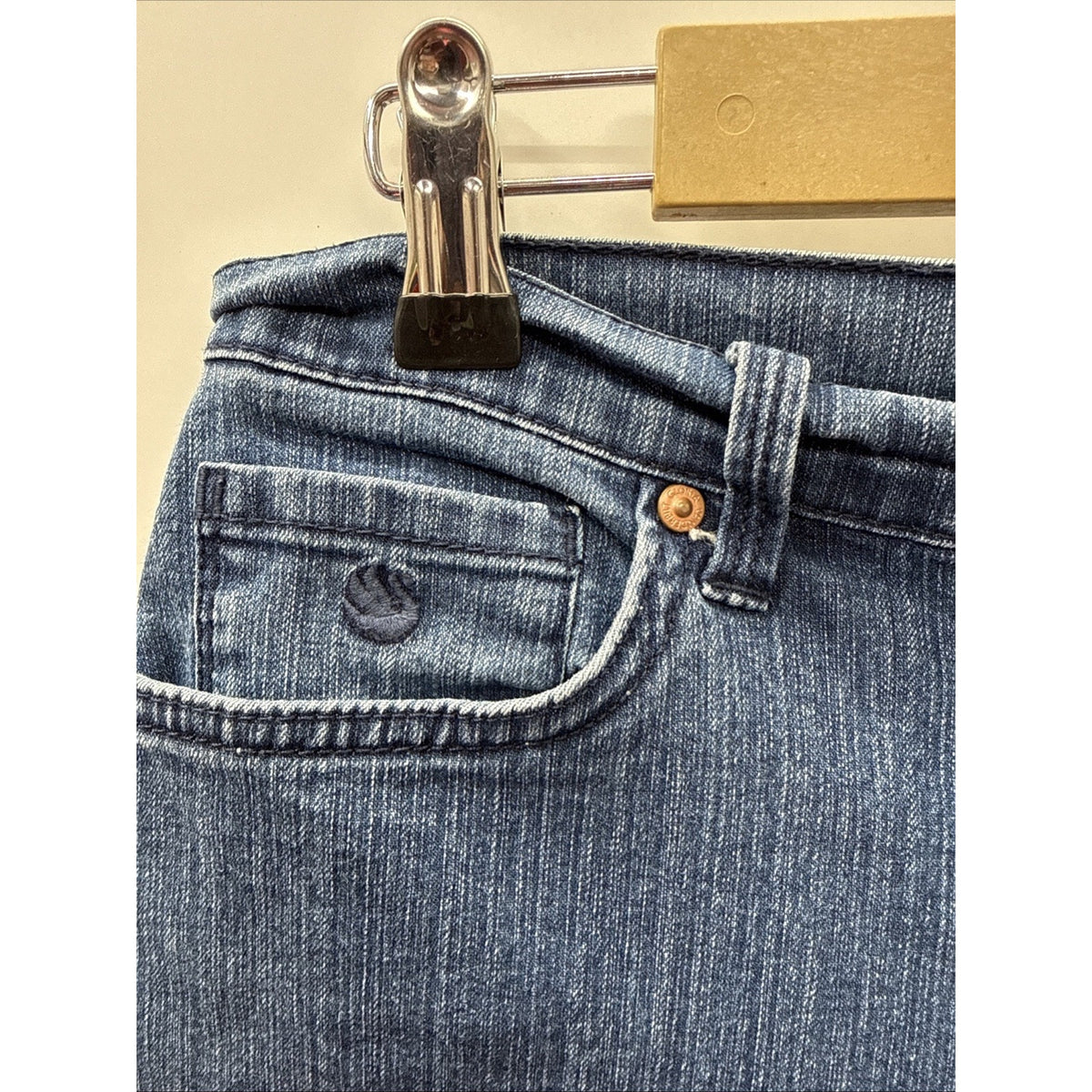 Gloria Vanderbilt Amanda Womens Capri Jean Shorts Size 10 Blue Denim Wash