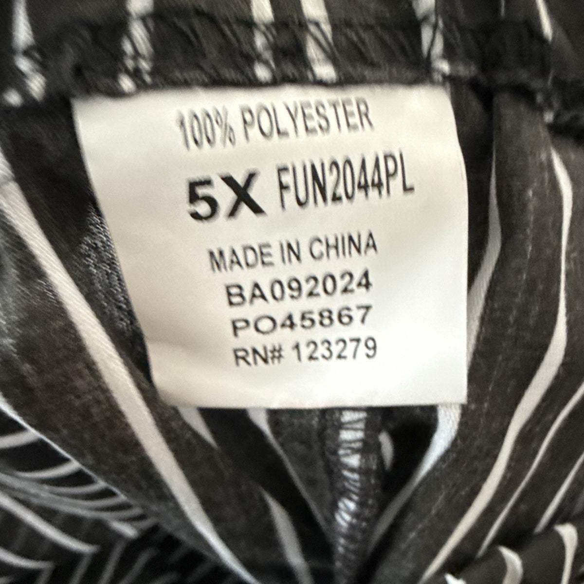 FUN Men's Gangster Black/White Pinstripe Costume Outfit w/ Tie 5X Polyester
