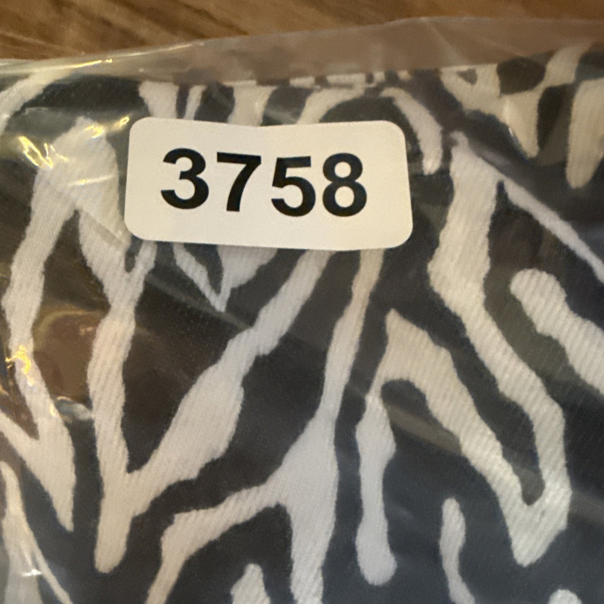 Chico’s 2.5 Zebra Print Crop Capri Jeans Women’s Black White Stretch Size 18