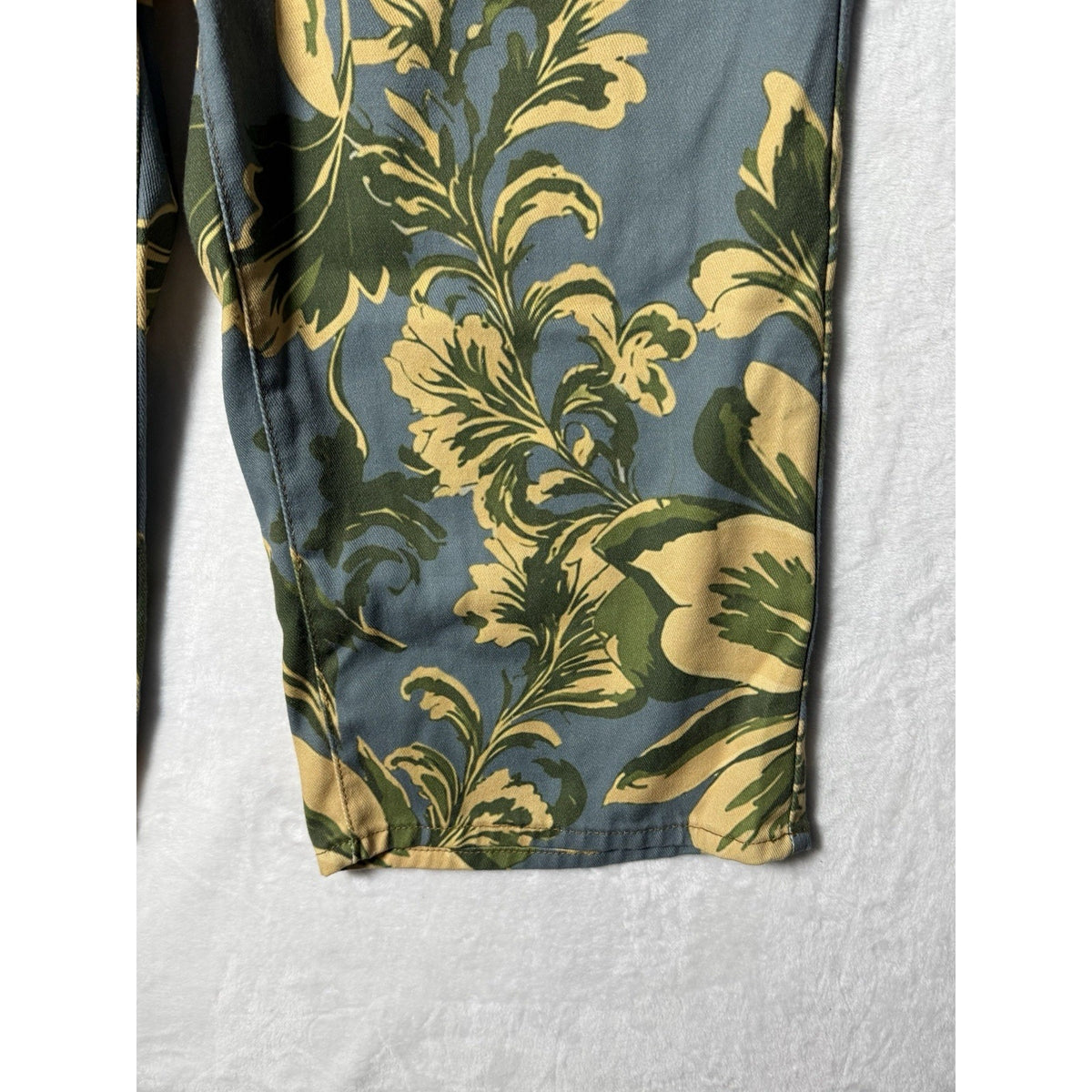 Women’s XL Floral Capri Pants Blue Green Yellow Lightweight Cropped Casual