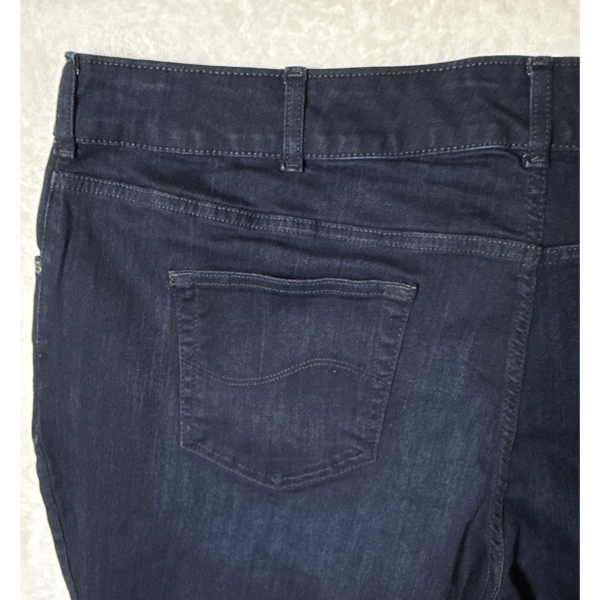 Lee Women Plus Size Relaxed Fit Stretch Denim Straight Leg High Rise 26W