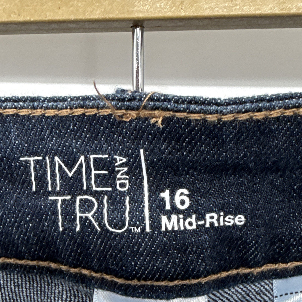 Time and Tru Women’s Size 16 Mid Rise Dark Wash Distressed Cuffed Capri Jeans