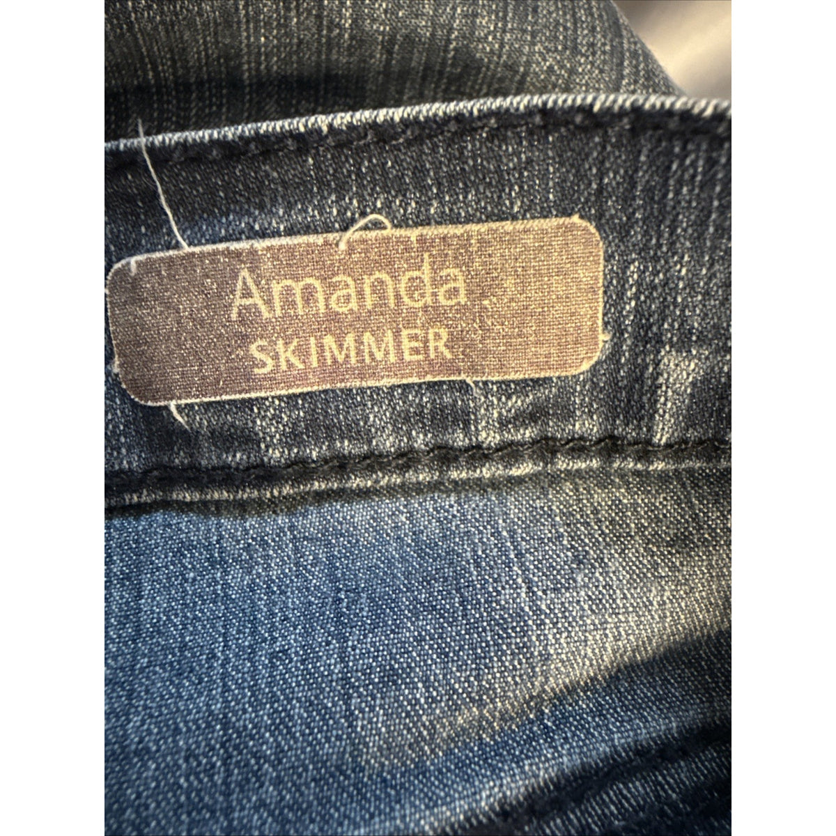 Gloria Vanderbilt Amanda Womens Capri Jean Shorts Size 10 Blue Denim Wash
