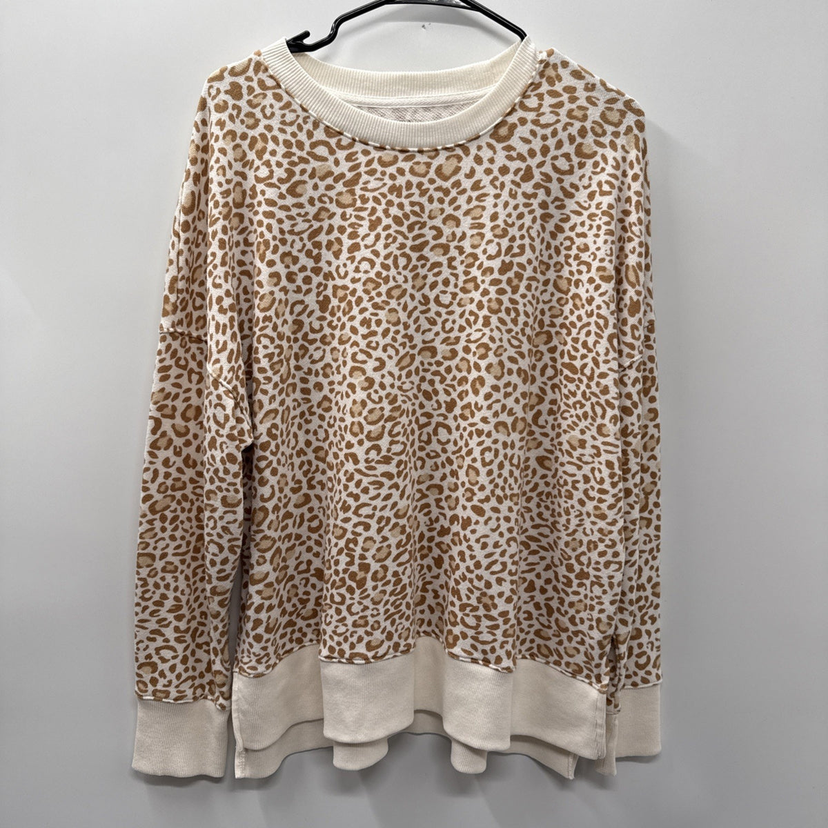 Sweatshirt Womens XL Cream Tan Leopard Print Crew Neck Drop Shoulder