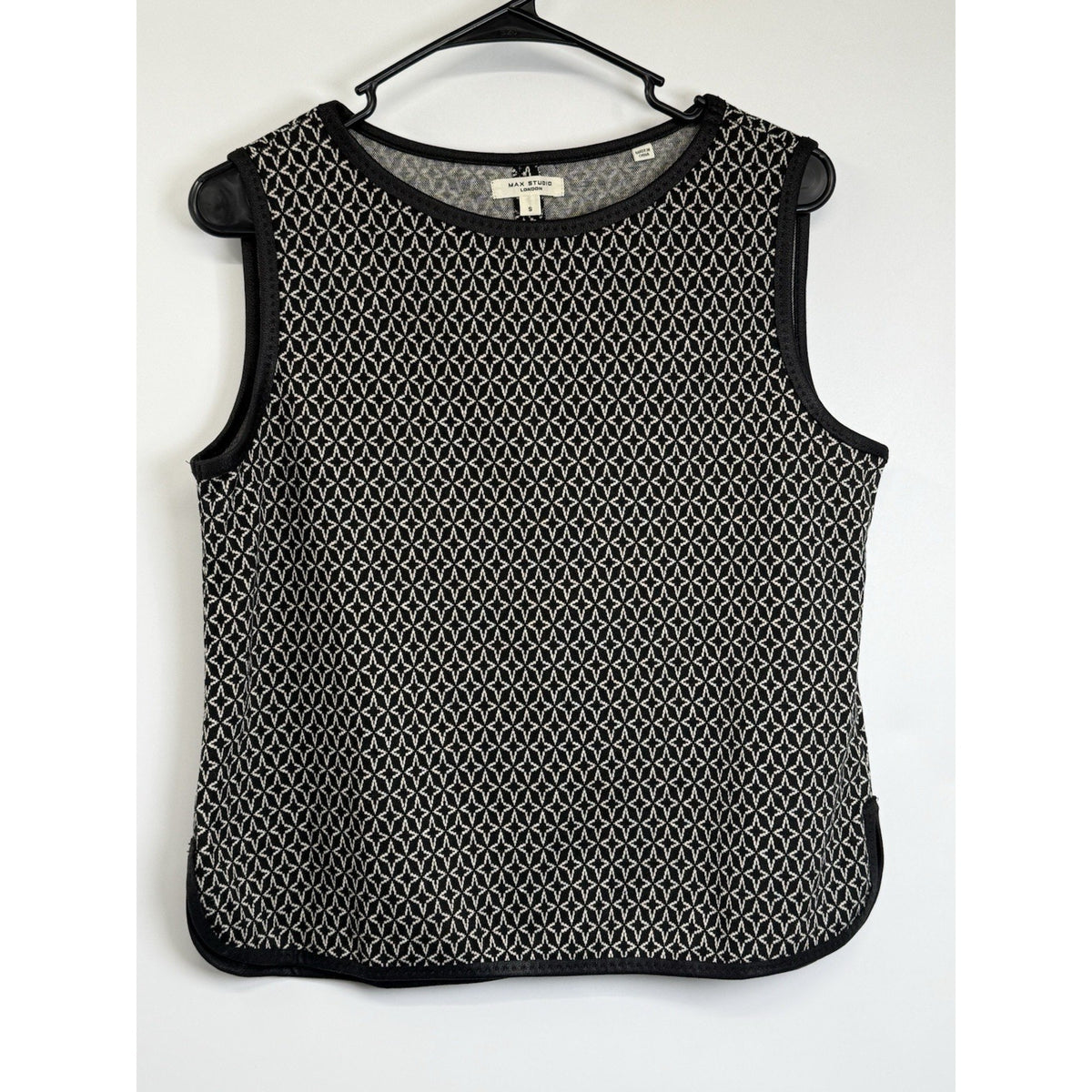 Max Studio London Black White Geometric Knit Tank Top Sleeveless Small