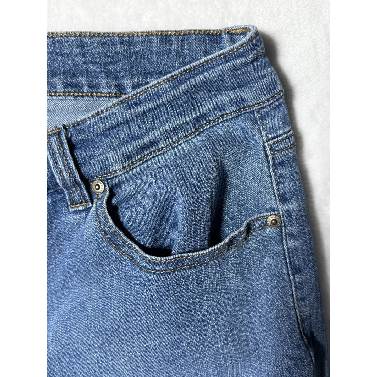 Style & Co. Women’s Curvy Capri Jeans 14 Blue Medium Wash Denim Stretch Pockets