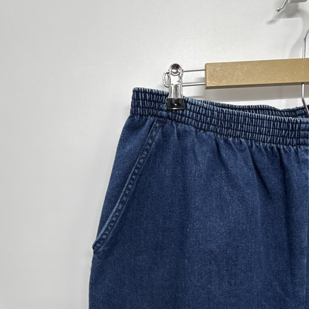 Chic Womens Blue Denim Pull On Capri Pants 20W Elastic Waist Relaxed Mid