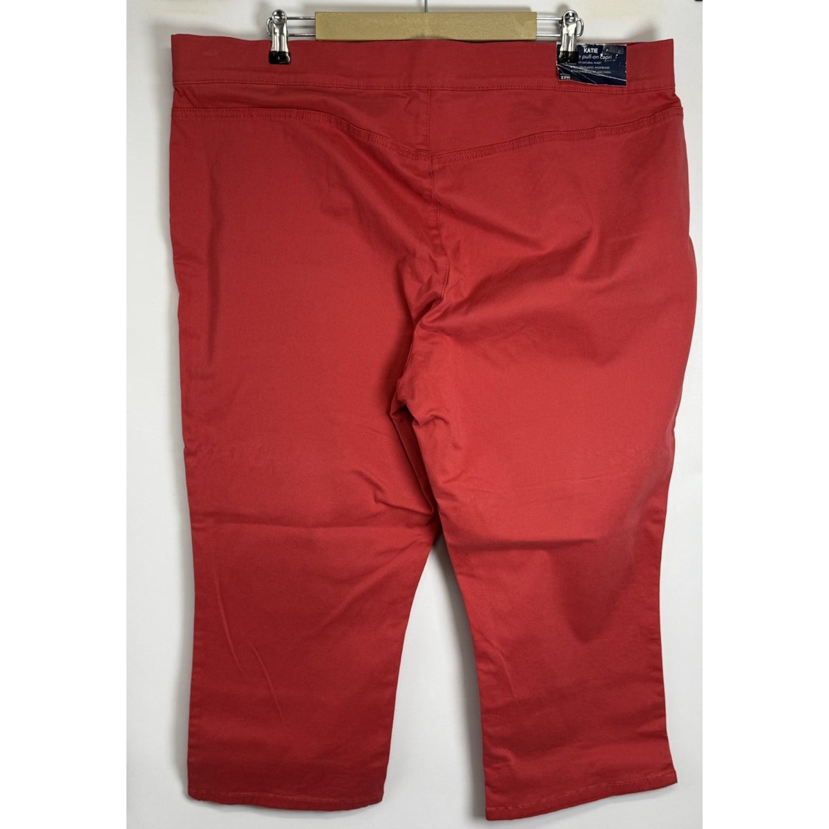 Bandolino Red Pull On Capri Pants Women’s Size 22W Stretch Mid Rise