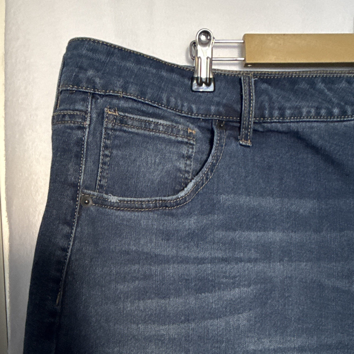 Terra & Sky Womens Plus Size 26W Blue Denim Bermuda Shorts 8 in Inseam