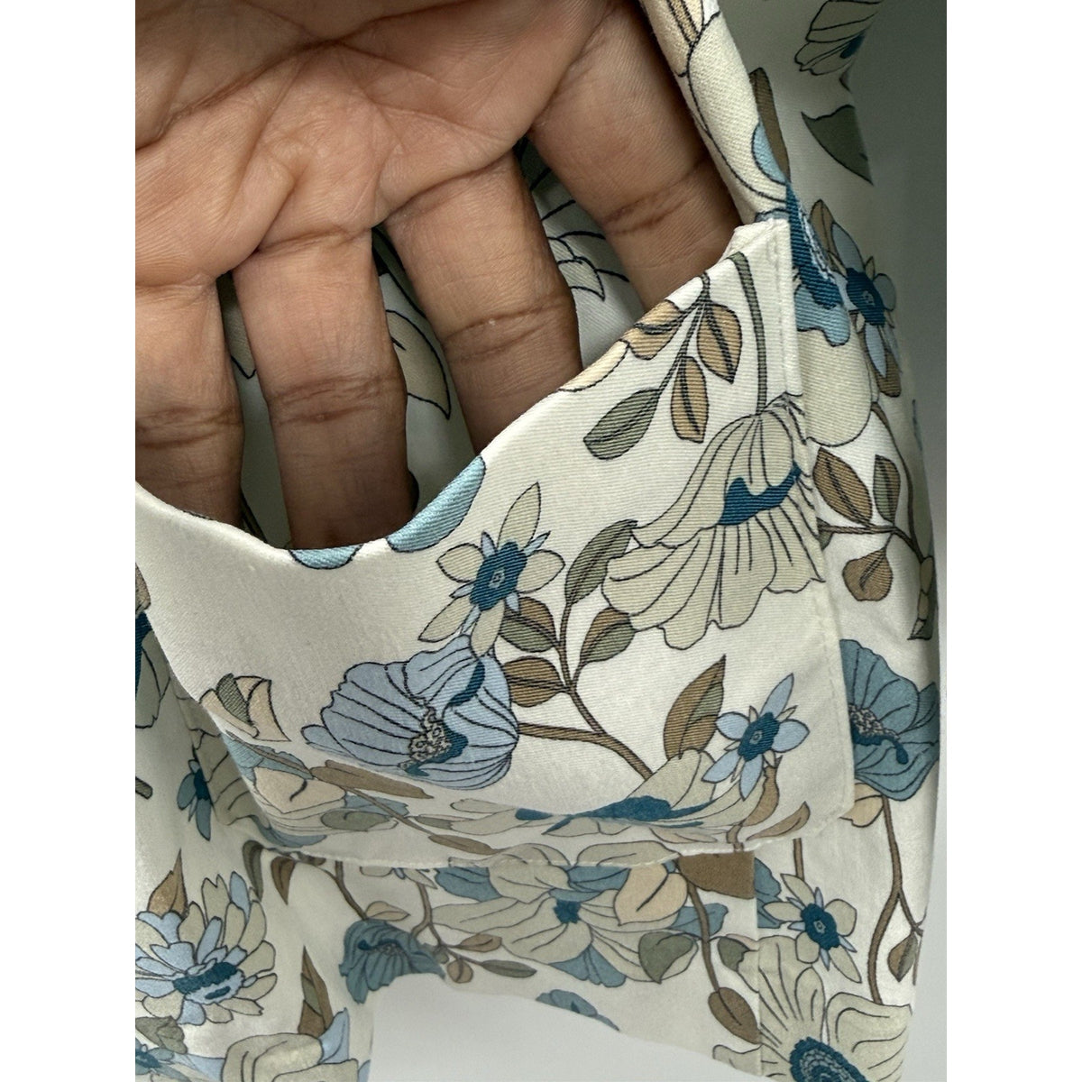 Floral Blue and Cream Women's Jacket size 18/20W on button lettuce edge cut NWT