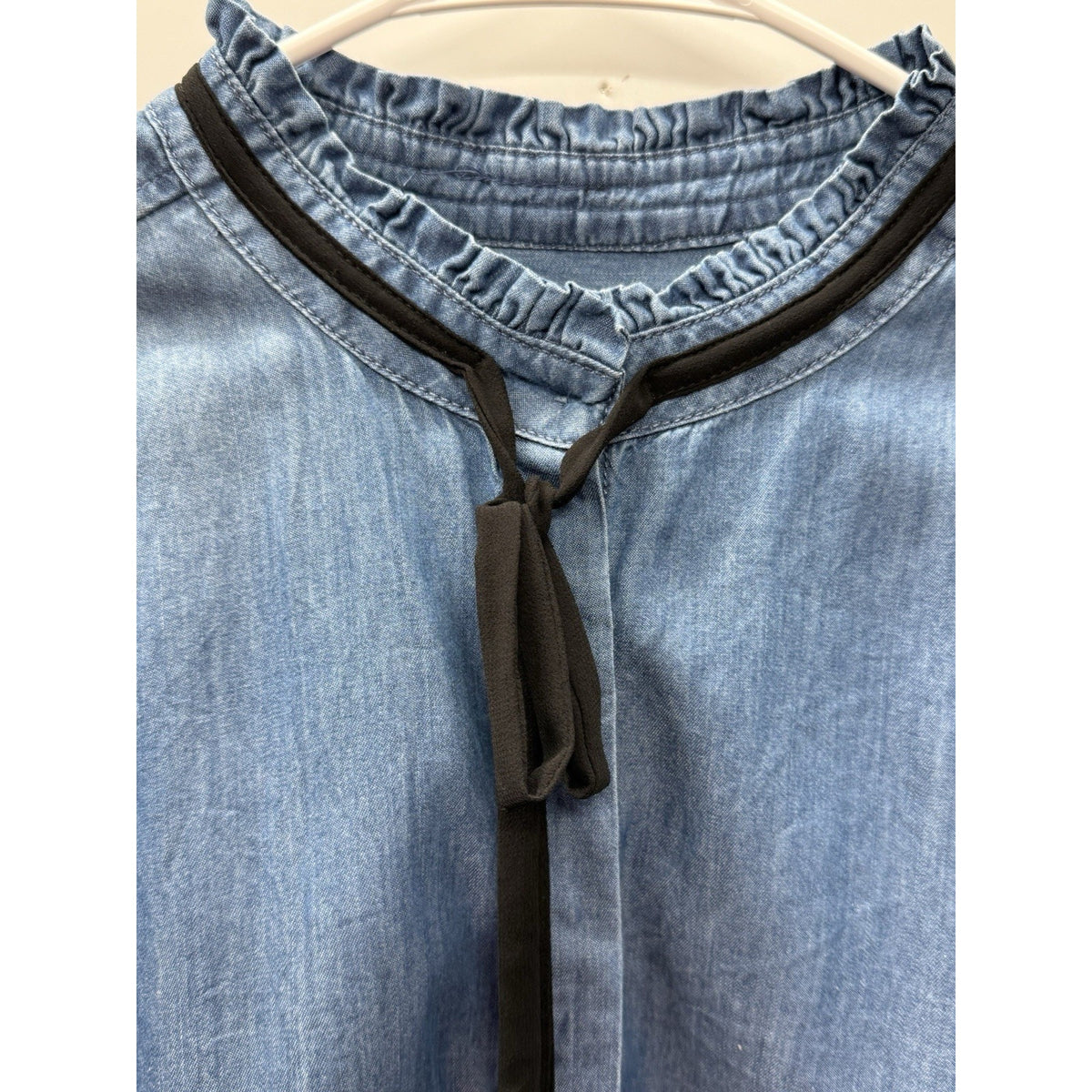 Kensie Jeans XL Chambray Button-Up Blouse Blue Ruffle Tie Neck Lyocell Top