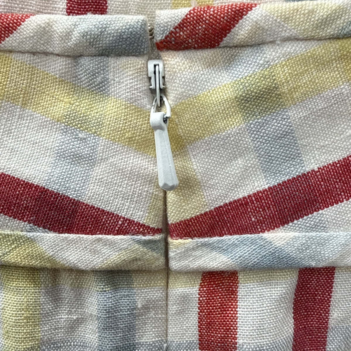 DKNY NWT 100% Linen Plaid Skirt Size 6 Vegas Red Ring Detail Pockets $198 MSRP