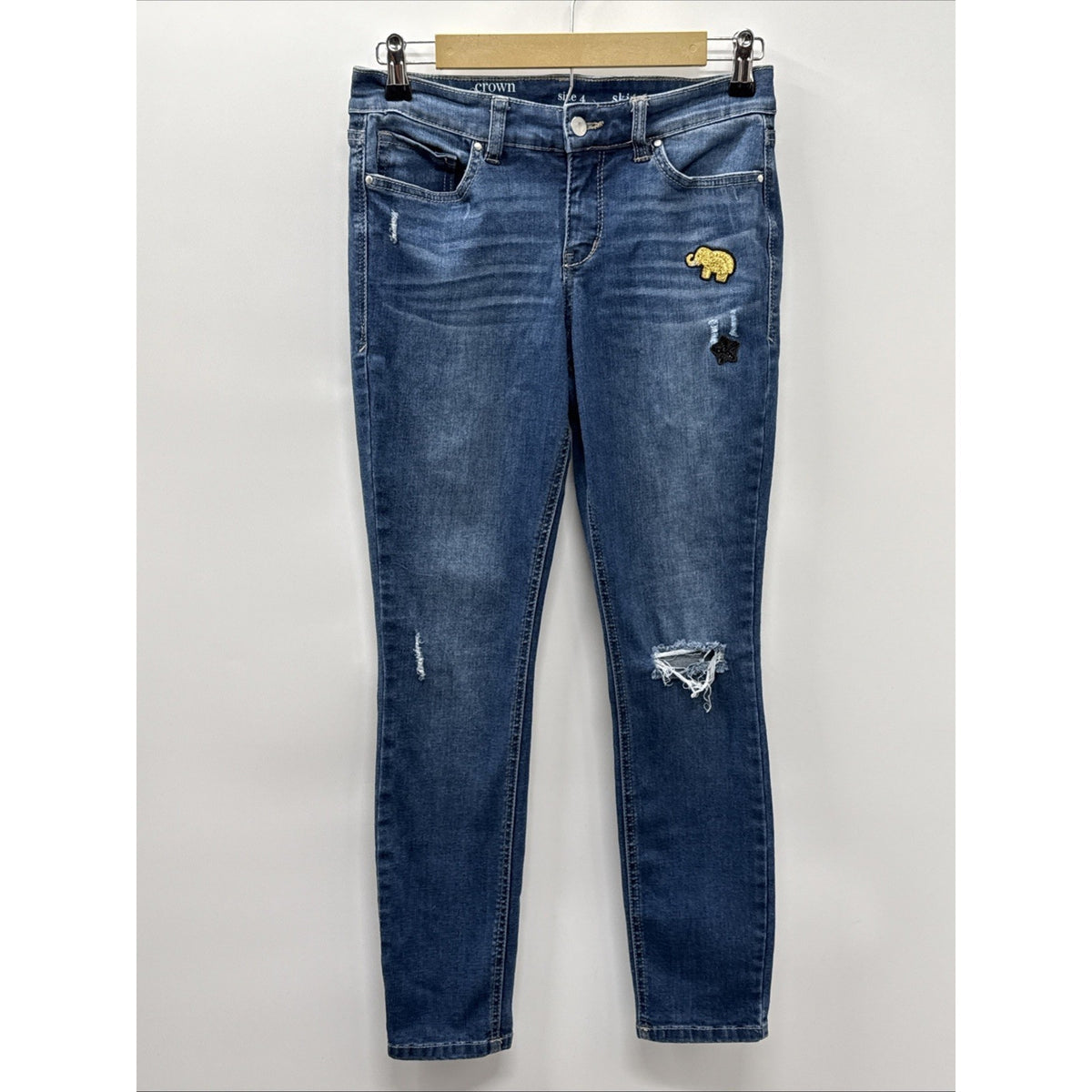 Crown&Ivy Distressed Mid Rise Women Size 4 Skinny Elephant Star, Appliqué Jeans