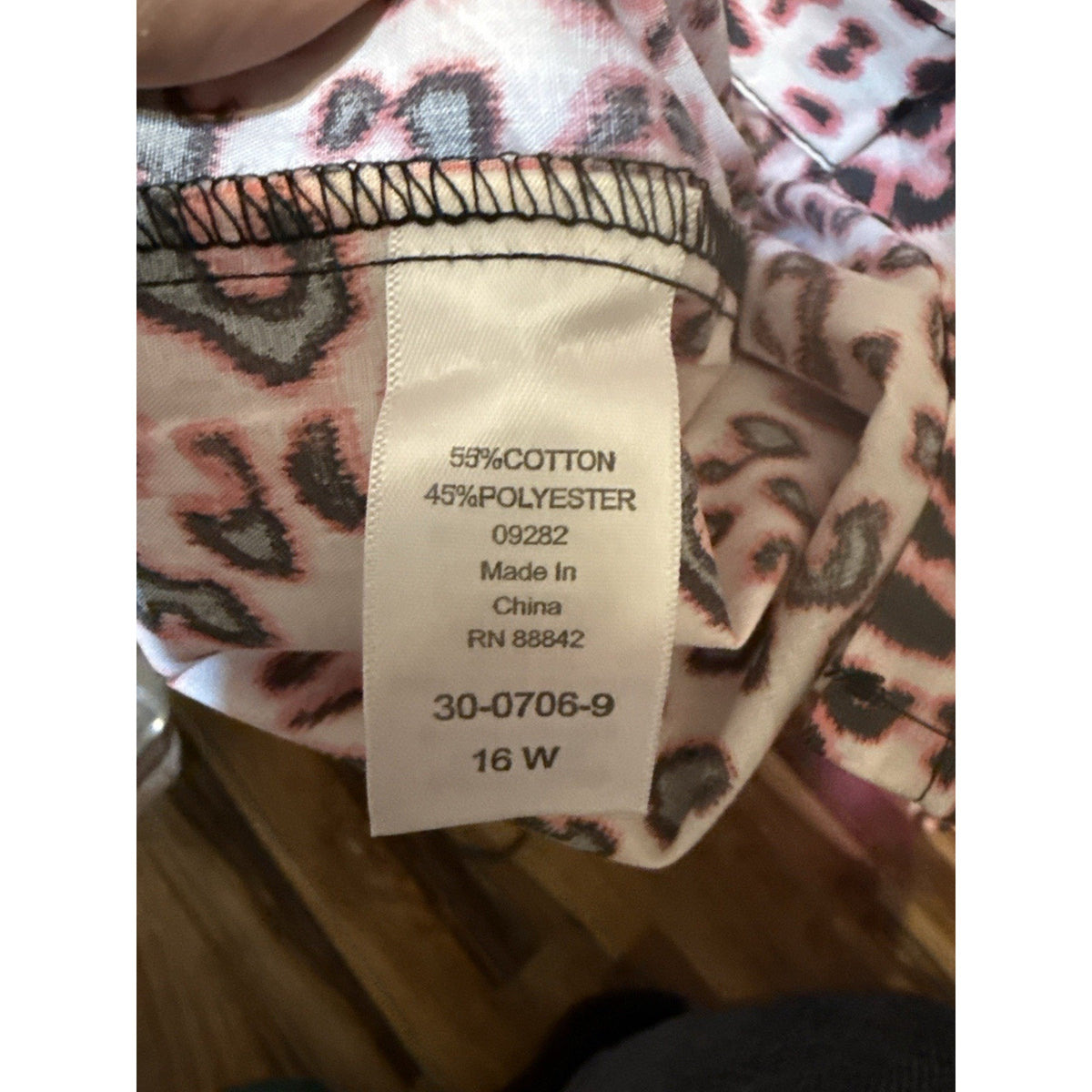 Roaman’s Pink Leopard Button Front Shirt 16W Long Sleeve