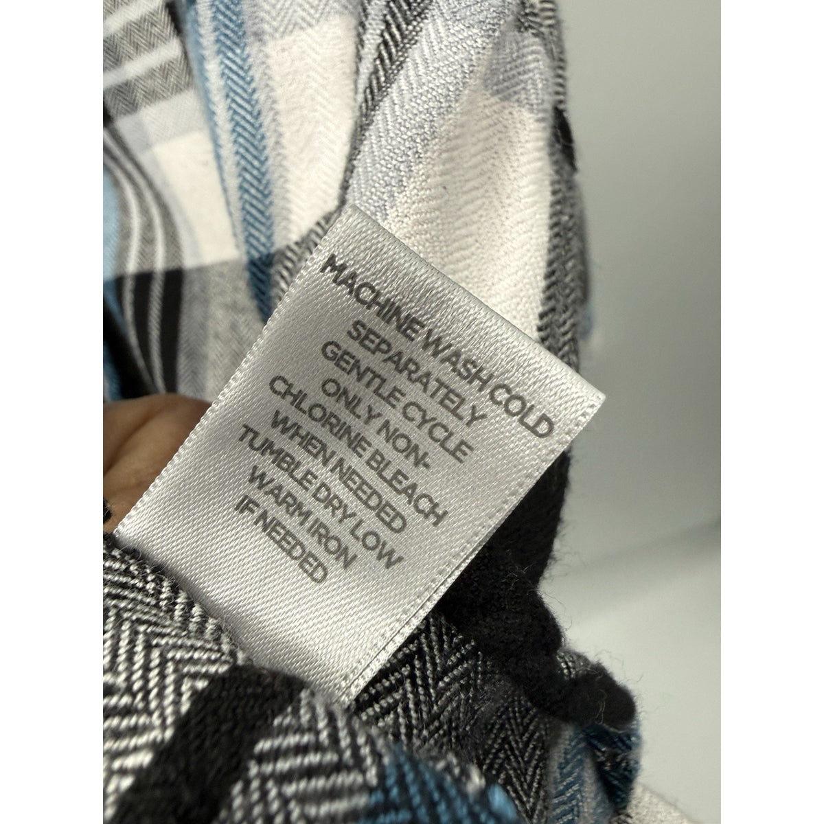 Avenue Shirt Women’s Black,White,Blue Long Sleeve Button Up Plaid Size 18/20