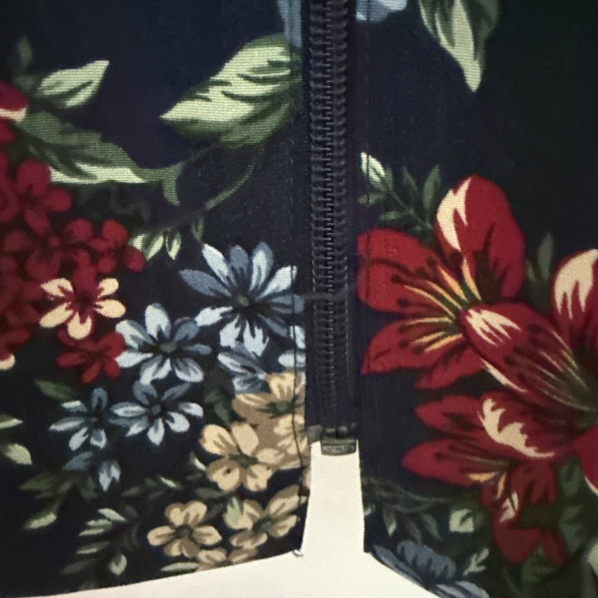BonWorth Women's Size XS Navy Blue Floral Print Long Sleeve Full Zip Blouse