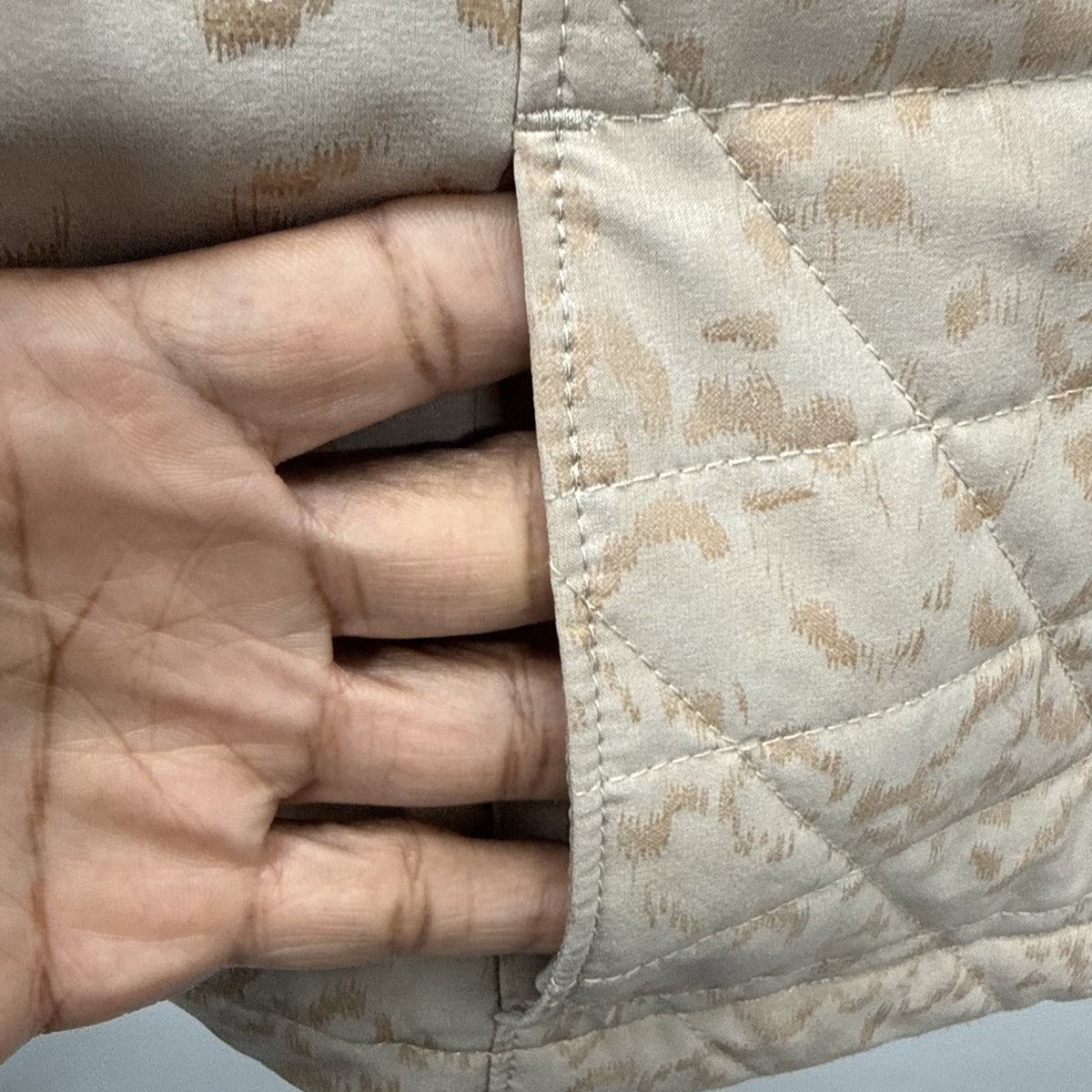 CHICO'S ZENERGY Neema Vest Sz 1 (M) Gold Leopard Quilted Pockets Full Zip Womens