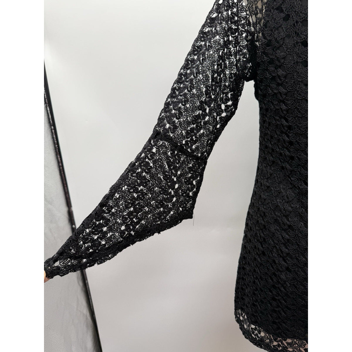 New Directions Women’s Black Lace Tunic Top L 3/4 Sleeve Sharkbite Hem Sheer