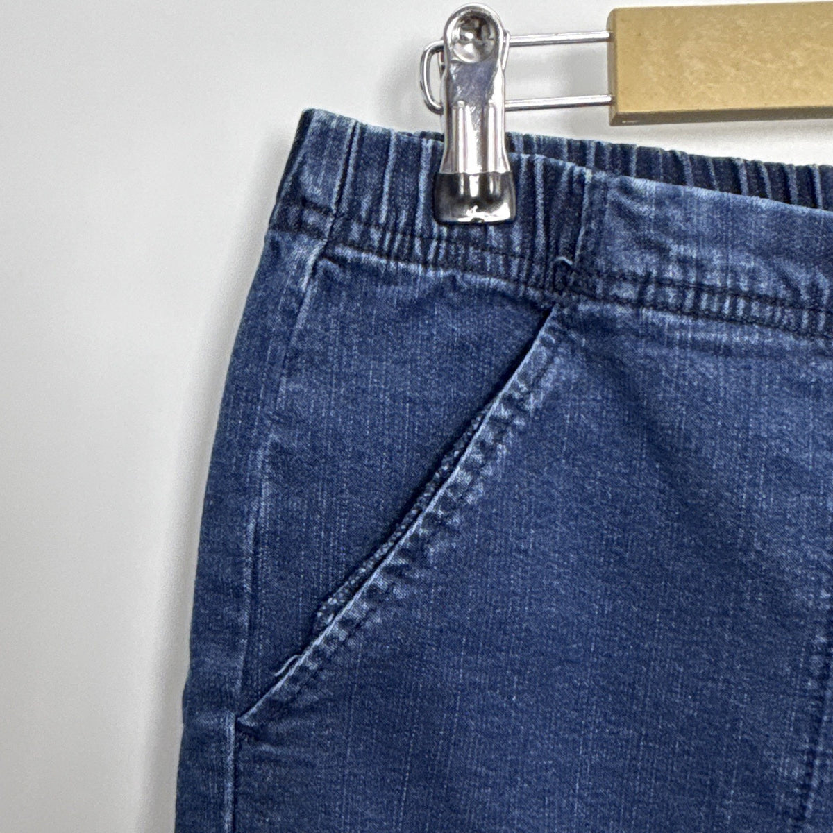 Croft & Barrow Women’s L Blue Denim Capri Pull On Elastic Waist Pockets Stretch