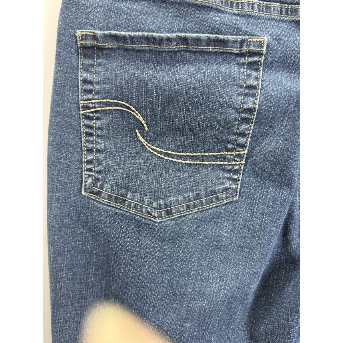 Signature Levi Jeans 10L (30X32) Pull On Skinny Totally Shaping Gold Label