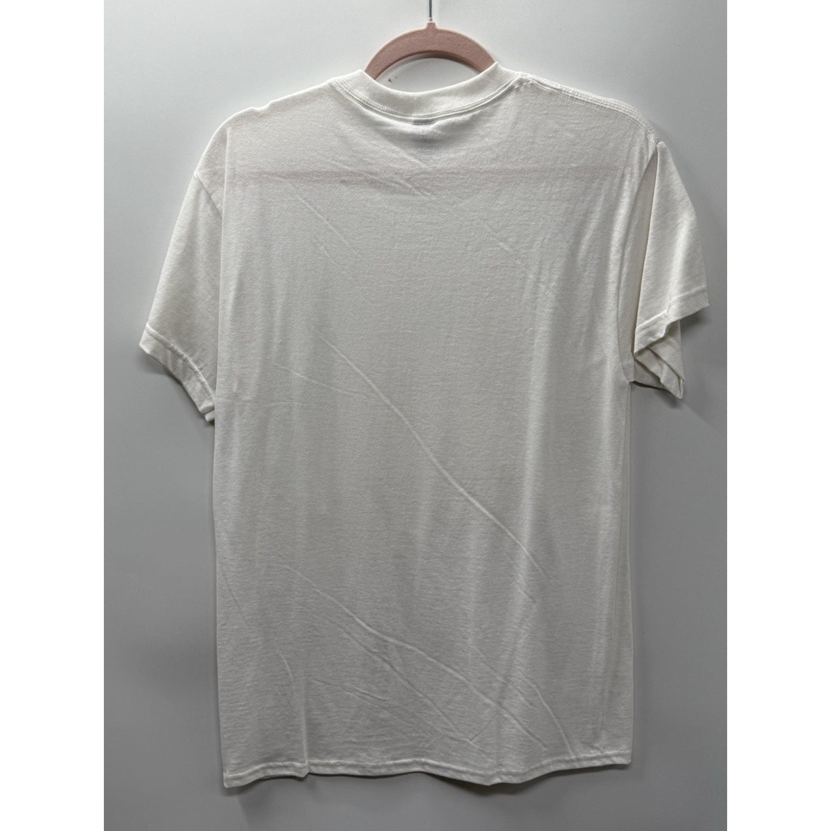 Gildan Medium White Sister Quote Graphic Tee “A Sister Is Someone Who Truly