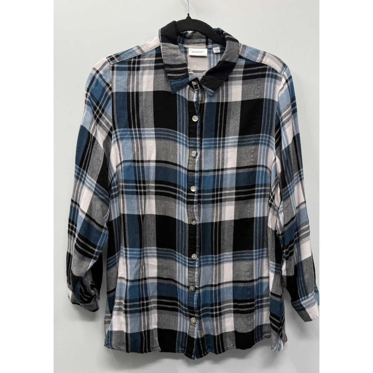 Avenue Shirt Women’s Black,White,Blue Long Sleeve Button Up Plaid Size 18/20
