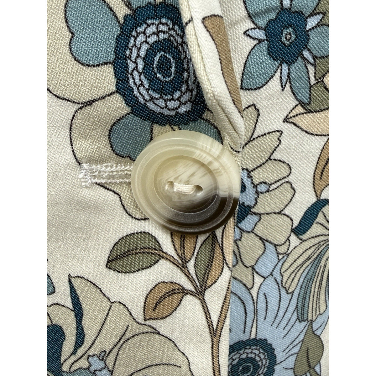 Floral Blue and Cream Women's Jacket size 18/20W on button lettuce edge cut NWT