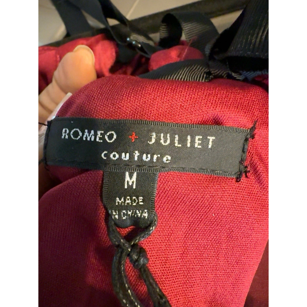NWT Romeo + Juliet Couture M Burgundy Velvet Cold Shoulder Tie Back Top
