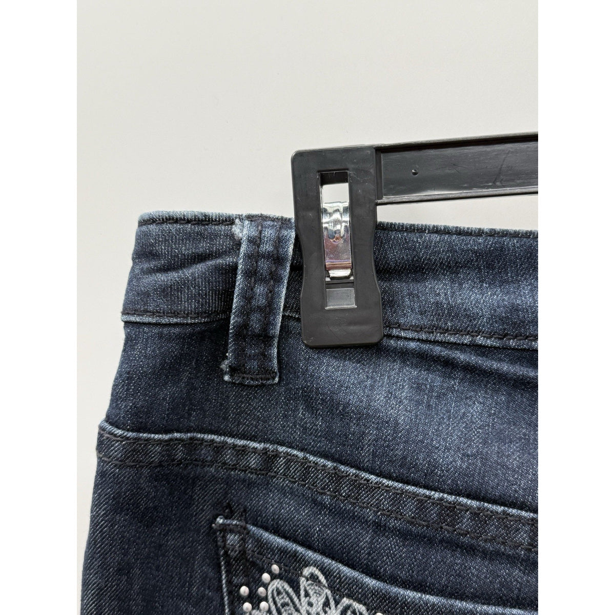 Christopher & Banks Womens Size 6 Dark Wash Embroidered Capri Jeans Mid Rise
