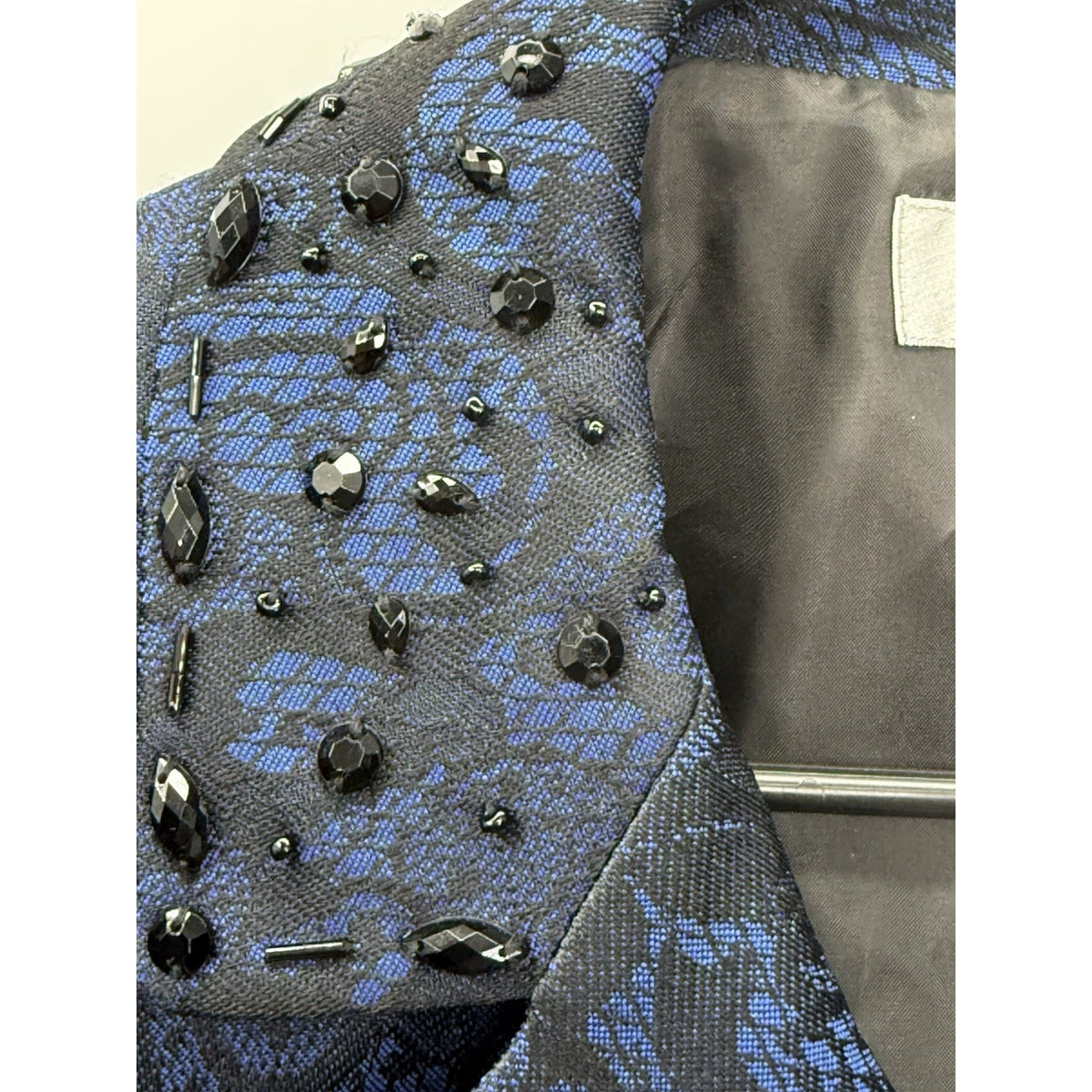 Tahari Cropped Jacquard Blazer Blue Black Beaded Collar Evening Size 2