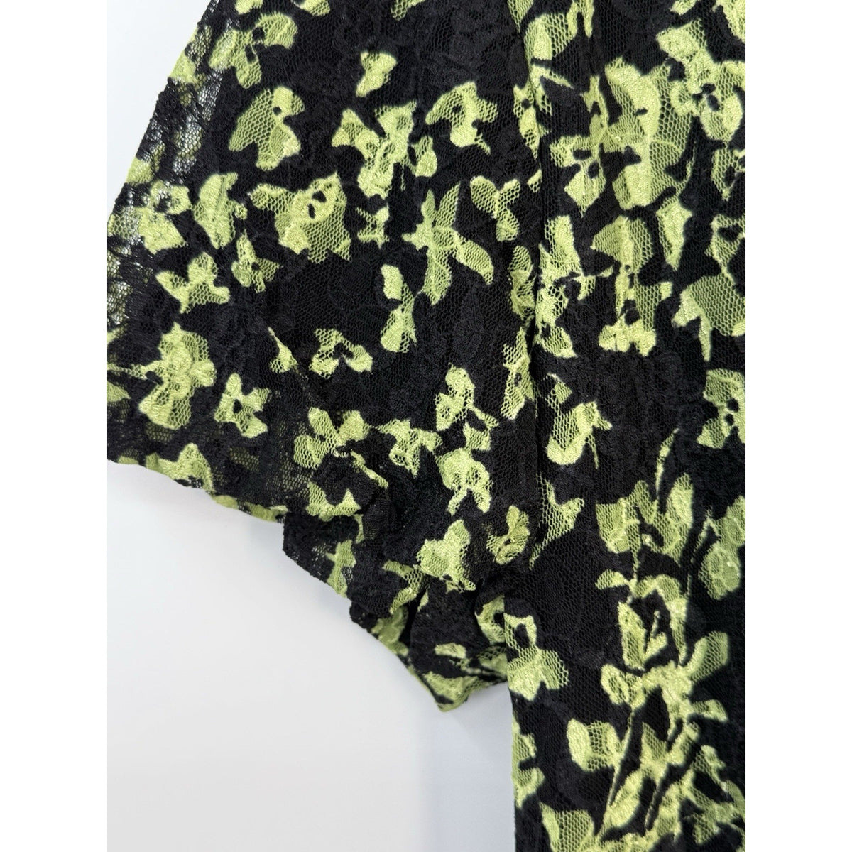 Style & Co Lace Floral Sheer Overlay Top Black Green L Lined Short Sleeve Women