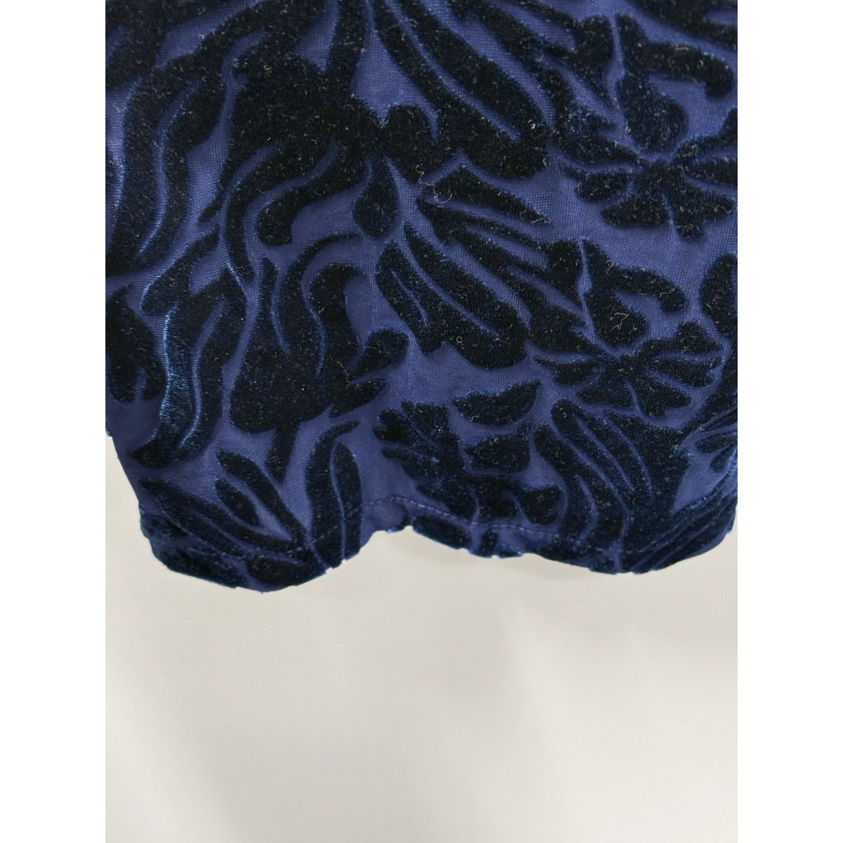 Jaclyn Smith Women’s Extra Large Blue Burnout Velvet Floral Top Long Sleeve